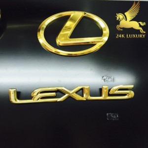 Logo Lexu mạ vàng và bộ chữ logo Lexus mạ vàng
