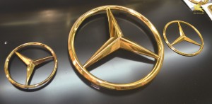 Logo Mercedes mạ vàng 24k